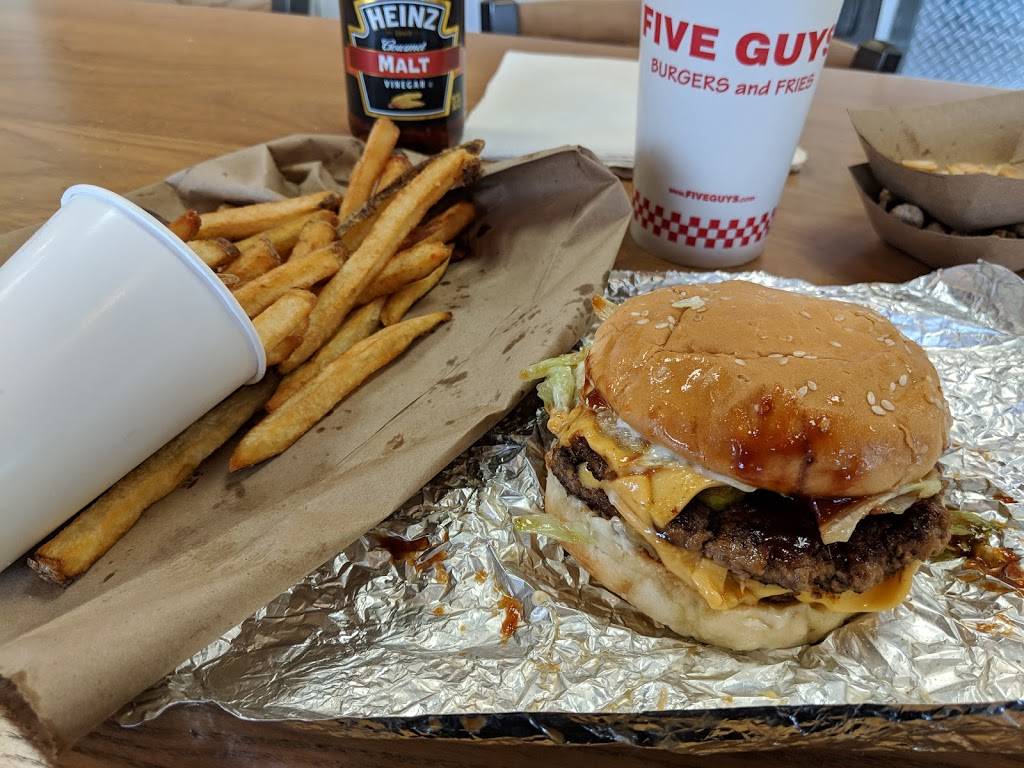 Five Guys | meal takeaway | 6134 Arlington Blvd, Falls Church, VA 22044, USA | 5713883920 OR +1 571-388-3920