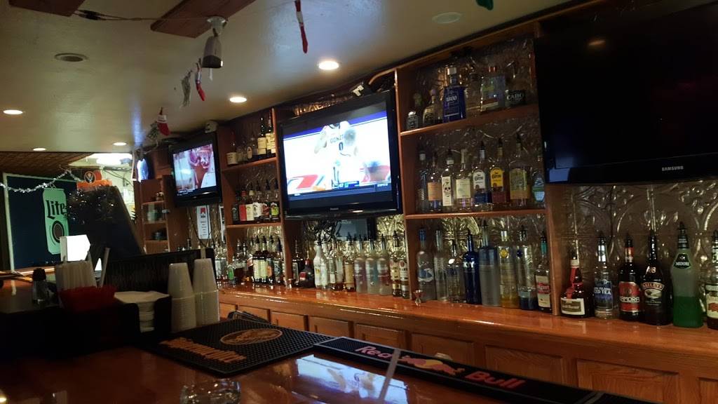 Trails Hideout | restaurant | 12 McKinley Ave, Frankfort, IN 46041, USA | 7656014014 OR +1 765-601-4014