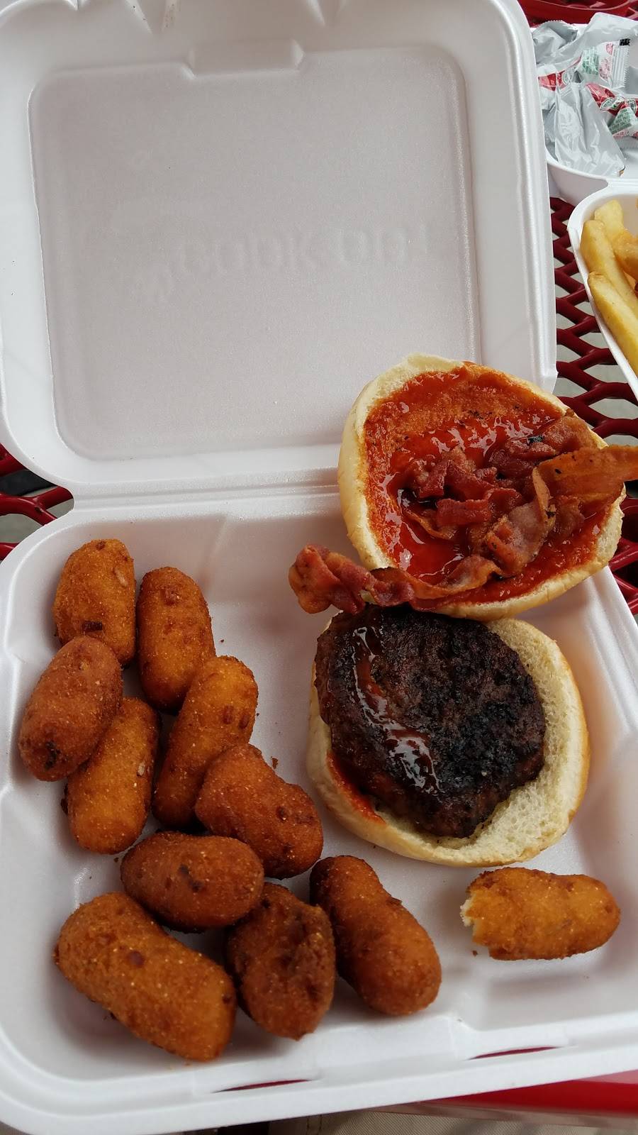 Cook Out | restaurant | 2135 Cumberland Ave, Knoxville, TN 37916, USA | 8655252662 OR +1 865-525-2662