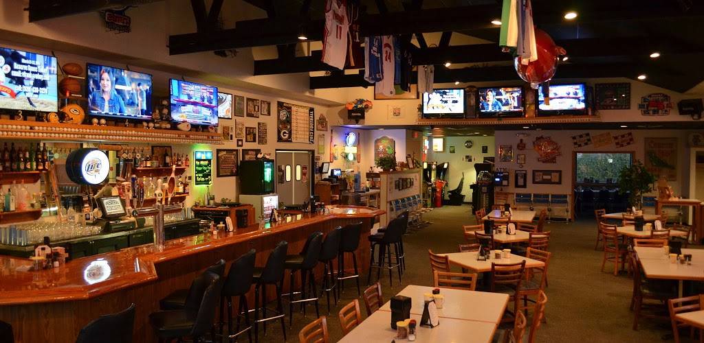 West End Pizza | restaurant | 1414 W 20th Ave, Oshkosh, WI 54902, USA | 9202356650 OR +1 920-235-6650