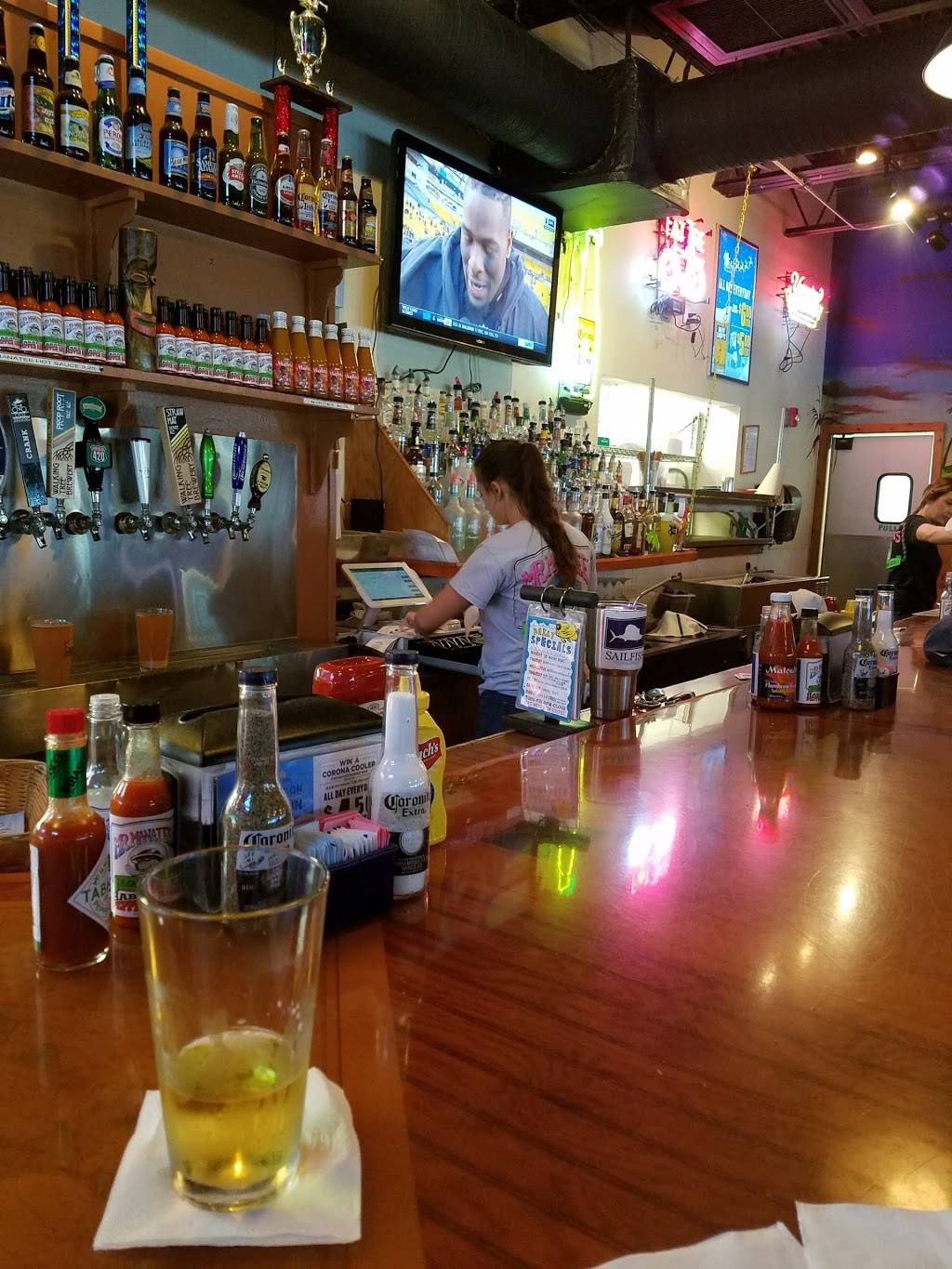 Mr Manatees Casual Grille | restaurant | 30 Royal Palm Pt., Vero Beach, FL 32960, USA | 7725699151 OR +1 772-569-9151