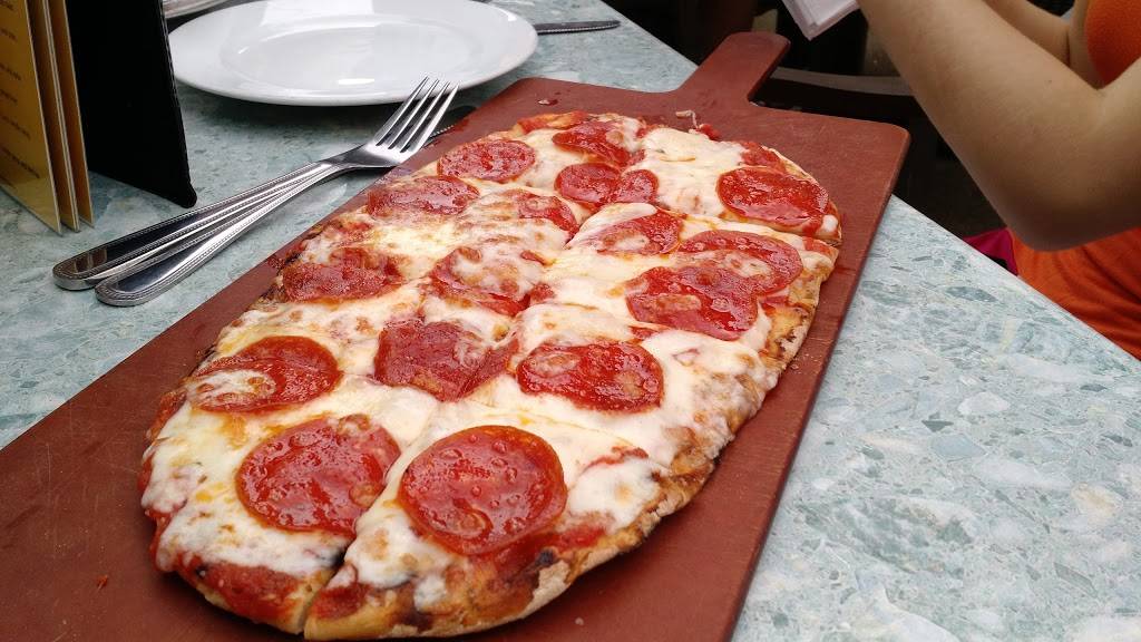 FATDUCK Tavern & Grill | restaurant | 7218 Madison St, Forest Park, IL 60130, USA | 7084881493 OR +1 708-488-1493