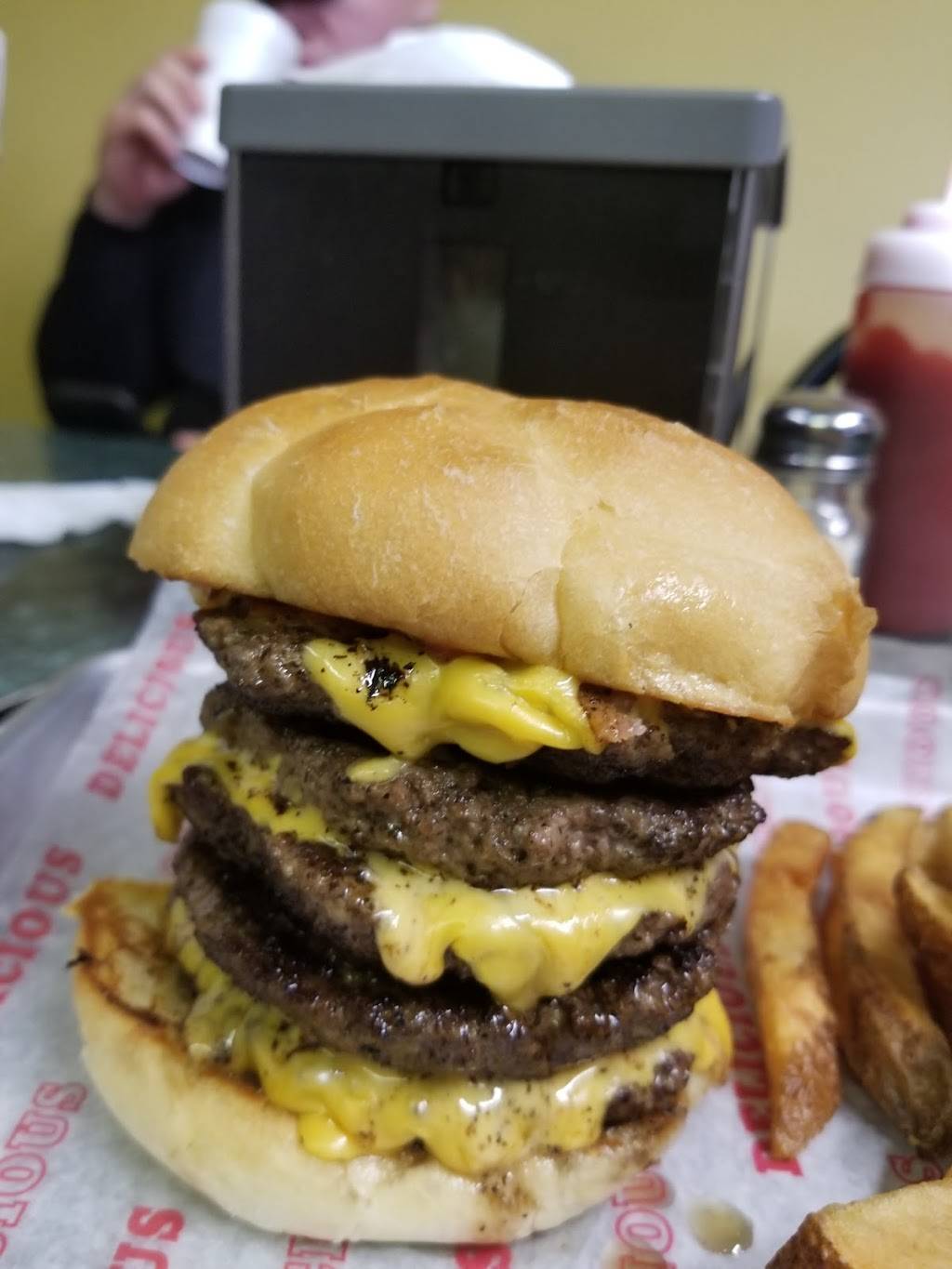 Viking Burger | restaurant | 13650 Warwick Blvd, Newport News, VA 23602, USA | 7578741269 OR +1 757-874-1269