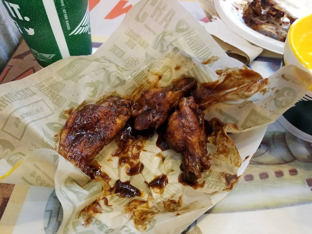 Wingstop | restaurant | 855 S Randall Rd, Elgin, IL 60123, USA | 8476959464 OR +1 847-695-9464