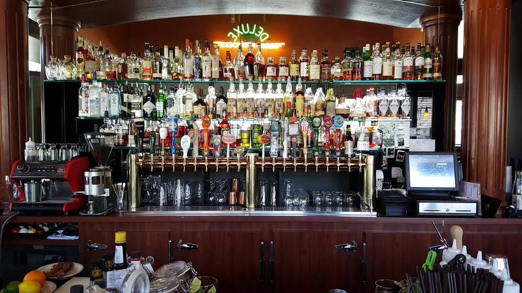 Deluxe Bar & Grill | restaurant | 625 Broadway E, Seattle, WA 98102, USA | 2063249697 OR +1 206-324-9697