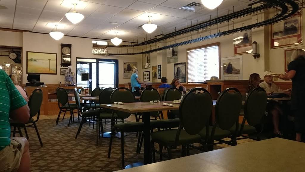 Whistle Stop Restaurant and Monon Connection Museum | restaurant | 10012 US-421, Monon, IN 47959, USA | 2192534100 OR +1 219-253-4100