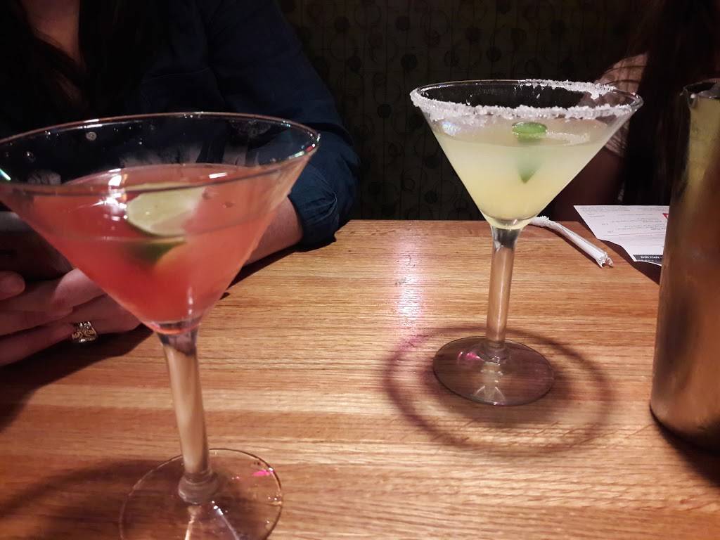 Applebees Grill + Bar | restaurant | 1985 George Dieter Dr, El Paso, TX 79936, USA | 9155906411 OR +1 915-590-6411