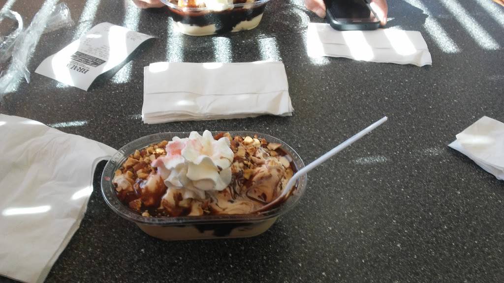 Braums Ice Cream & Burger Restaurant | restaurant | 710 N, US-75, Denison, TX 75020, USA | 9034637055 OR +1 903-463-7055