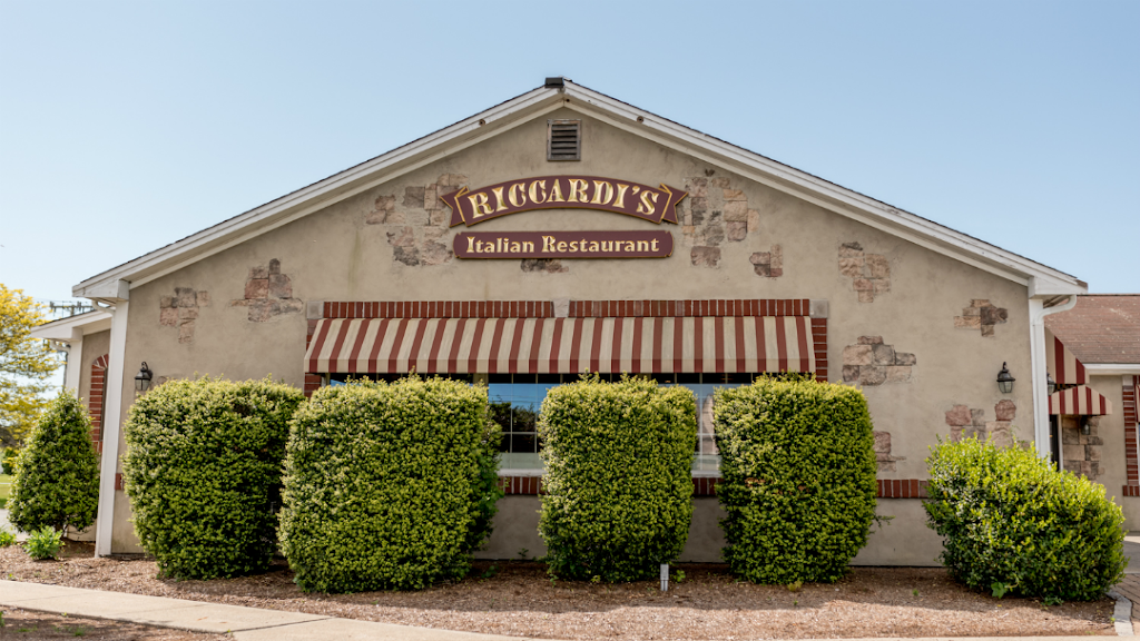Riccardis Restaurant | meal takeaway | 38 Sconticut Neck Rd, Fairhaven, MA 02719, USA | 5089964100 OR +1 508-996-4100