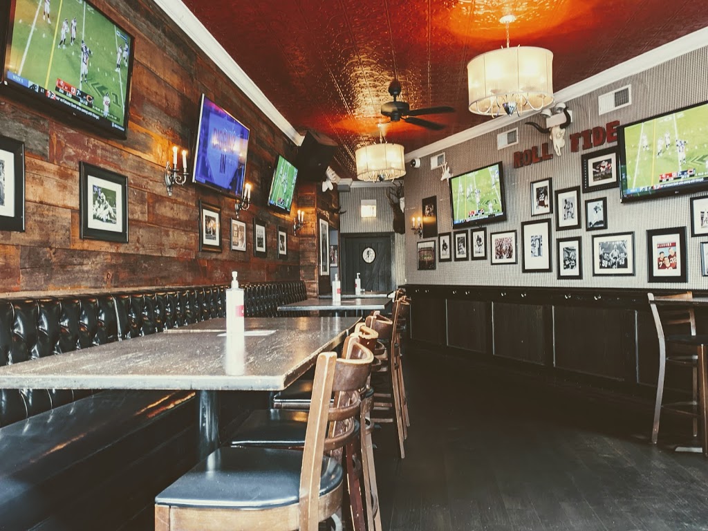 Houndstooth Saloon | restaurant | 3369 N Clark St, Chicago, IL 60657, USA | 7732441166 OR +1 773-244-1166