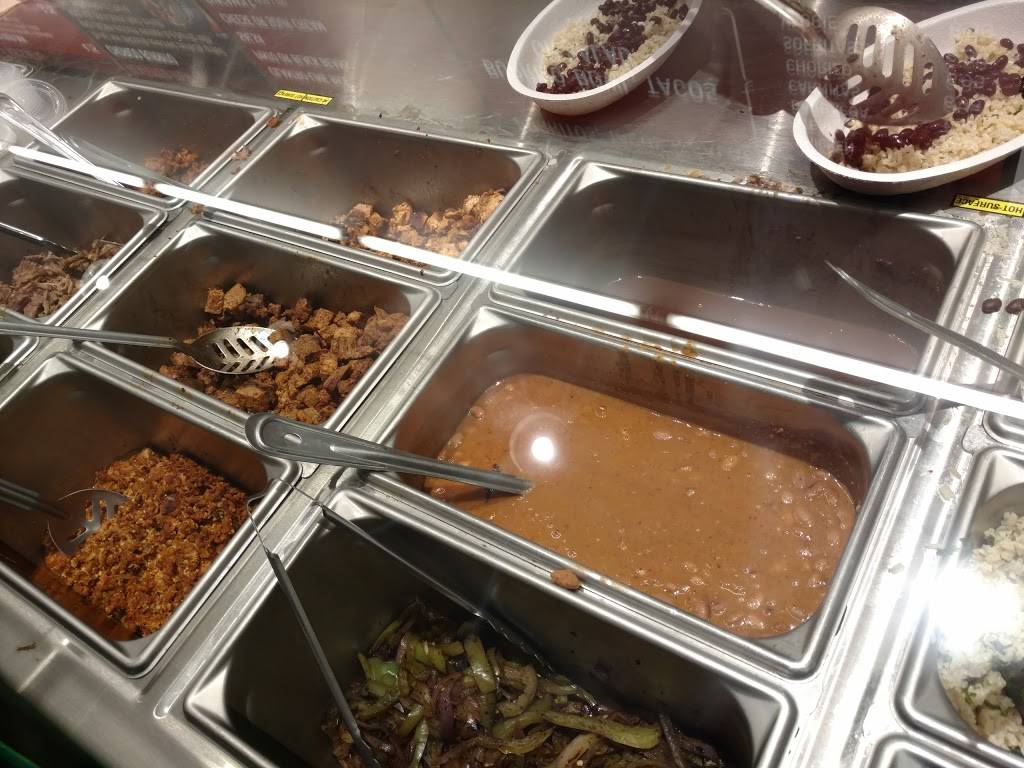 Chipotle Mexican Grill | restaurant | 3450 Dodge St, Dubuque, IA 52003, USA | 5635822841 OR +1 563-582-2841