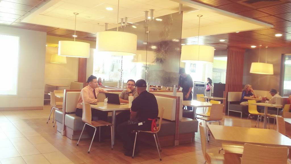 McDonalds | cafe | 19200 Bear Valley Rd, Apple Valley, CA 92307, USA | 7602470951 OR +1 760-247-0951