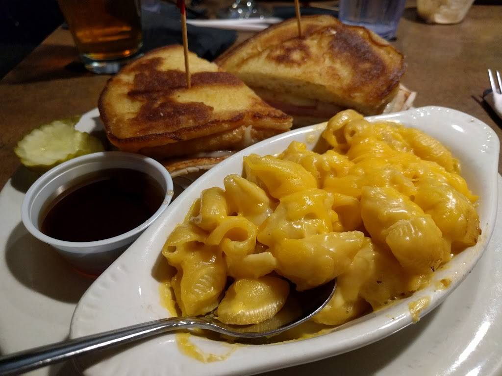 Doubledays Grill & Tavern | restaurant | 199 E Alex Bell Rd, Centerville, OH 45459, USA | 9374364666 OR +1 937-436-4666