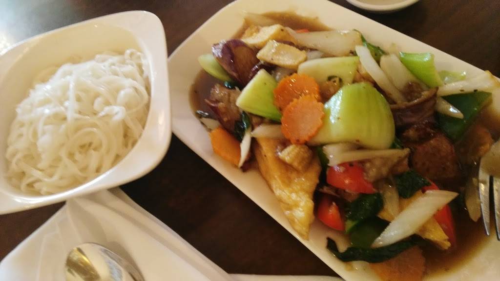 Sukothai Restaurant | restaurant | 2055 Winston Park Dr, Oakville, ON L6H 6P5, Canada | 9058299978 OR +1 905-829-9978