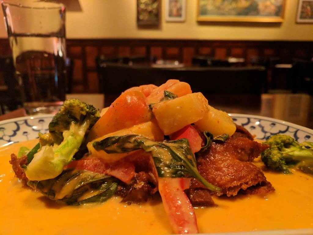 King & I | restaurant | 545 Broadbridge Rd, Bridgeport, CT 06610, USA | 2033742081 OR +1 203-374-2081