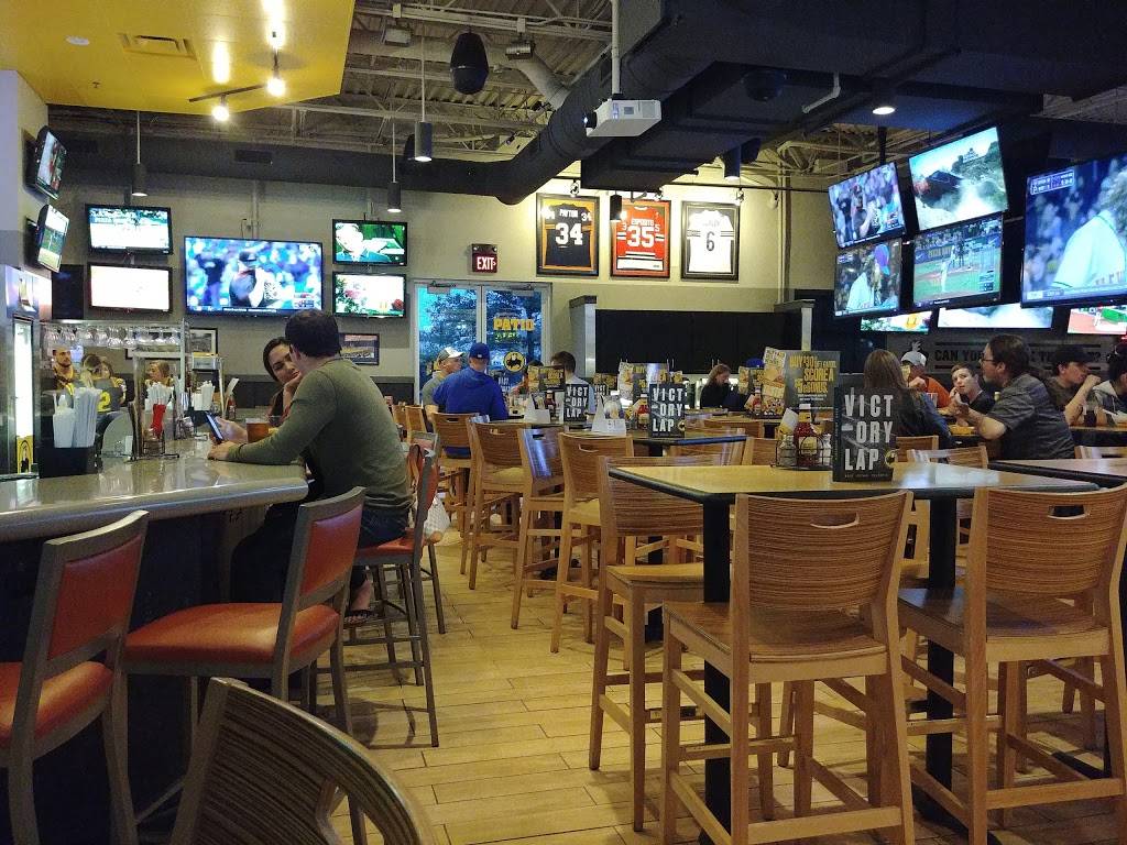 Buffalo Wild Wings | restaurant | 20596 South La Grange Road, Frankfort, IL 60423, USA | 8158062223 OR +1 815-806-2223