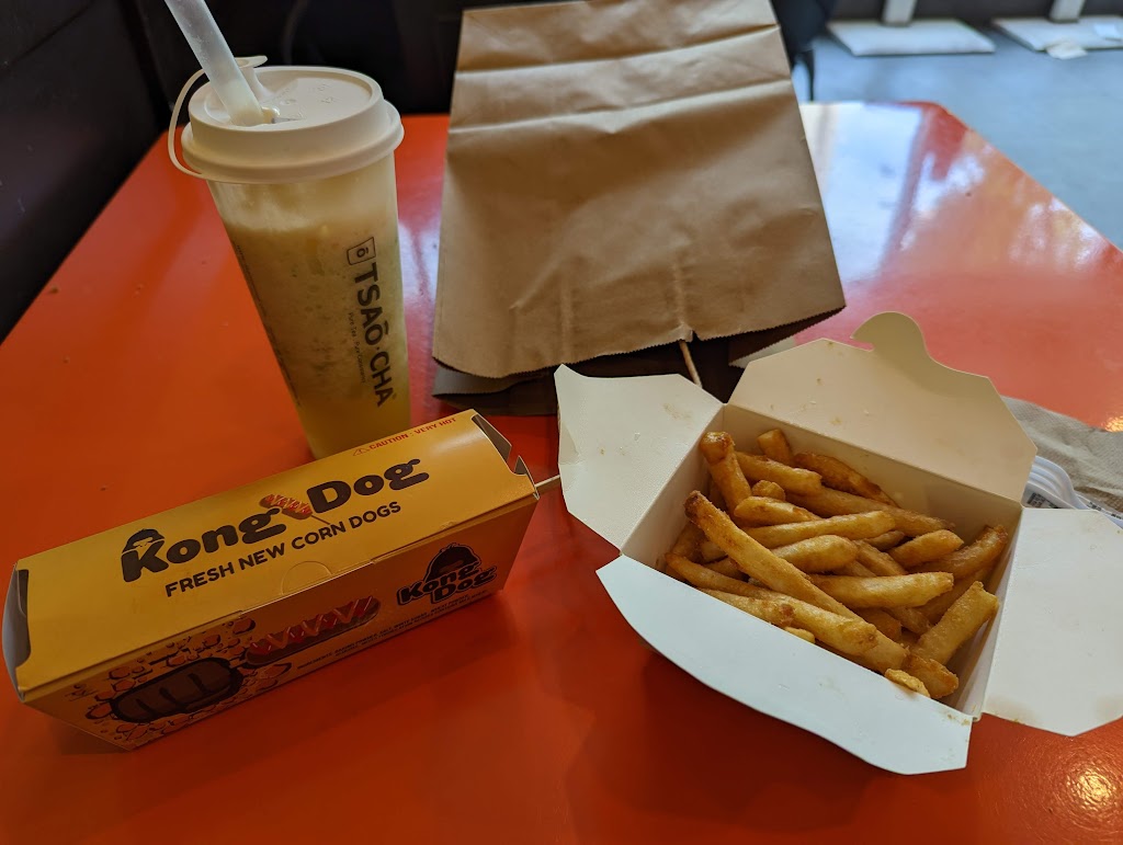 Kong Dog | restaurant | 2026 S Clark St Unit F, Chicago, IL 60616, USA | 3122919978 OR +1 312-291-9978