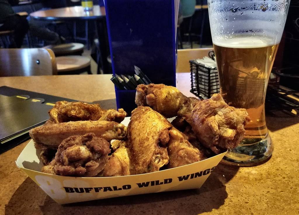Buffalo Wild Wings | restaurant | 2720 44th St SW, Wyoming, MI 49519, USA | 6162619464 OR +1 616-261-9464