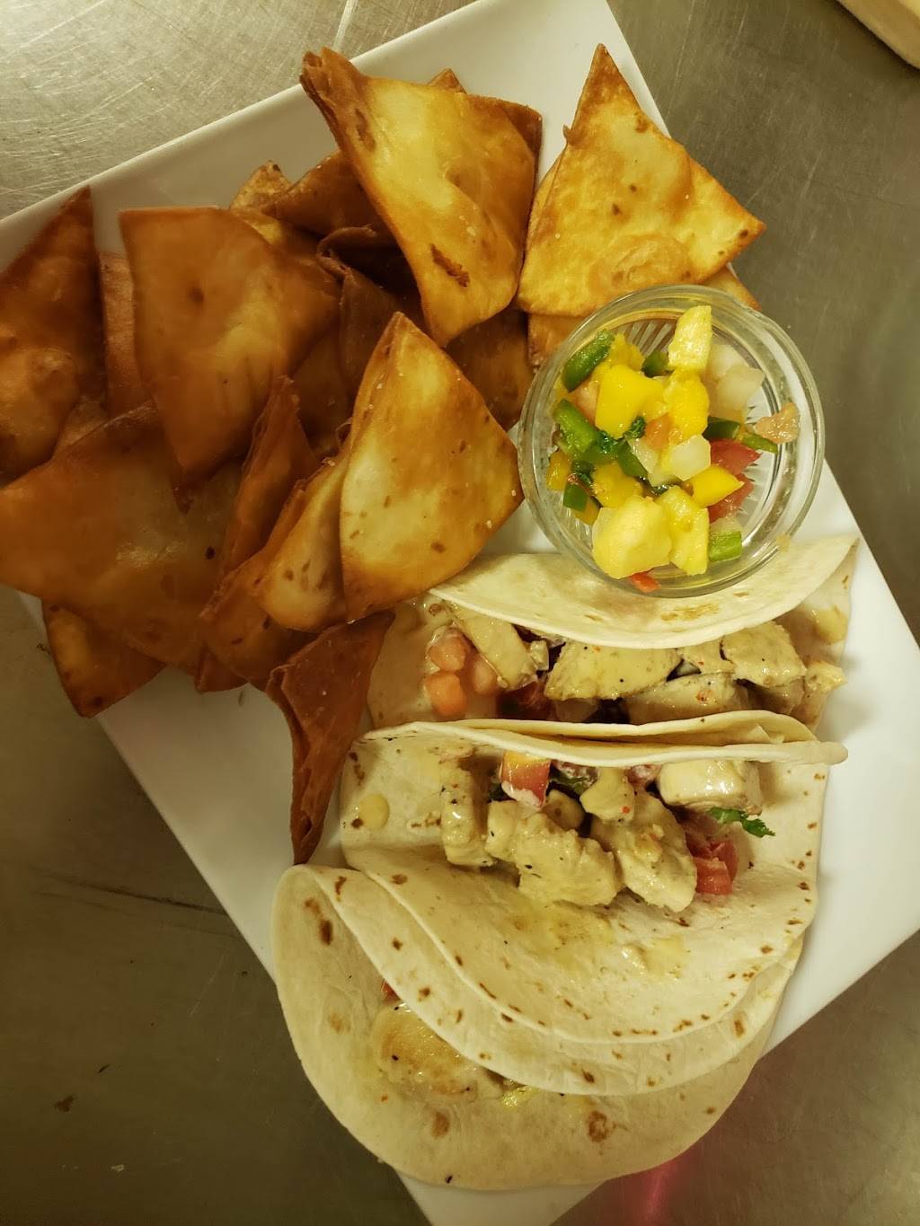 Loose Wheel Supper Club | restaurant | 302 W Main St, Hortonville, WI 54944, USA | 9207793040 OR +1 920-779-3040