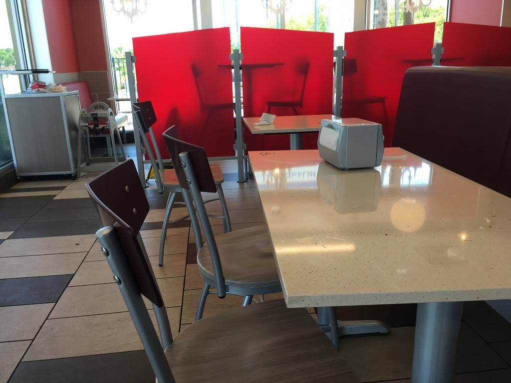 Jack in the Box | restaurant | 404 W Illinois Ave, Dallas, TX 75224, USA | 2149465019 OR +1 214-946-5019