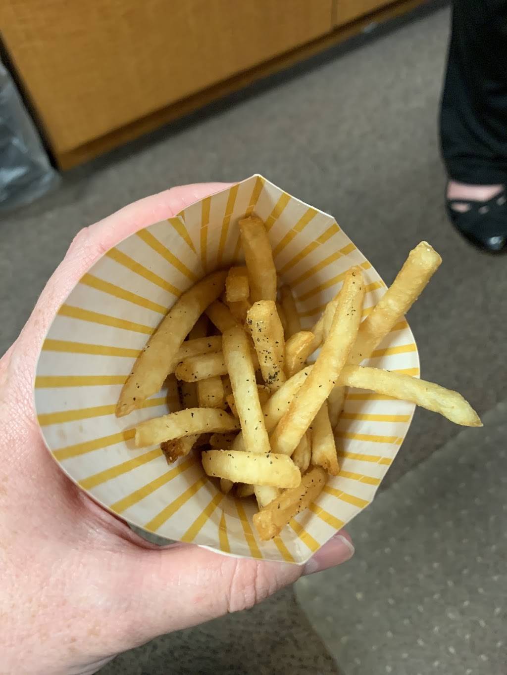 McDonalds | cafe | 30100 Detroit Rd, Westlake, OH 44145, USA | 4408352397 OR +1 440-835-2397