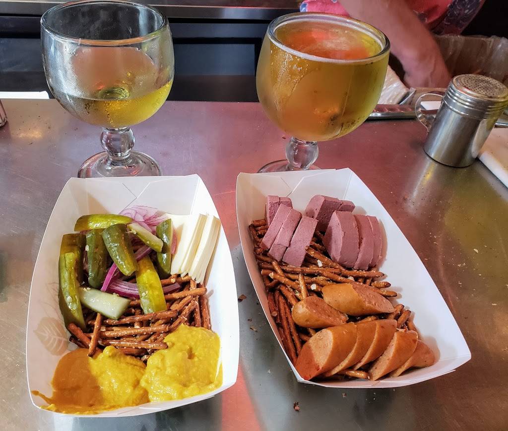 Joe Josts | restaurant | 2803 E Anaheim St, Long Beach, CA 90804, USA | 5624395446 OR +1 562-439-5446