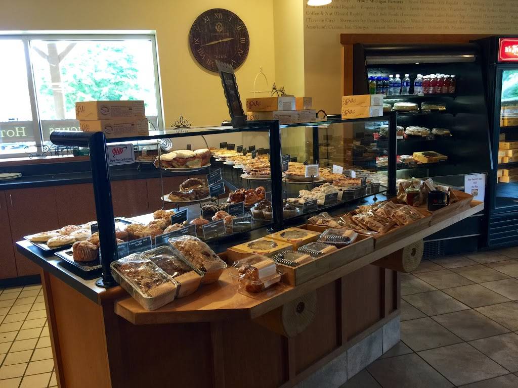 Grand Traverse Pie Company | restaurant | 2600 N Saginaw Rd, Midland, MI 48640, USA | 9898394872 OR +1 989-839-4872