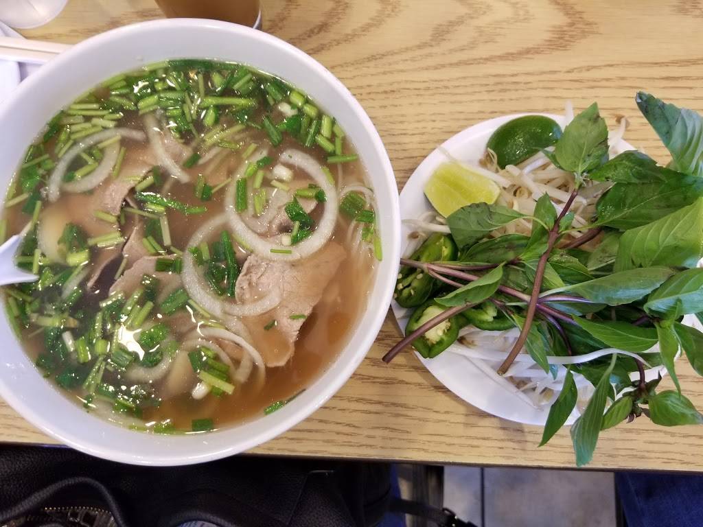 Pho Viet | restaurant | 5475 S 27th St, Milwaukee, WI 53221, USA | 4142828852 OR +1 414-282-8852