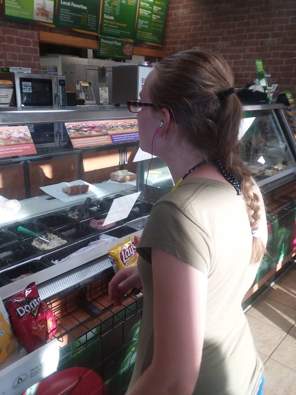 Subway | restaurant | 333 S Century Blvd, Rantoul, IL 61866, USA | 2178929776 OR +1 217-892-9776