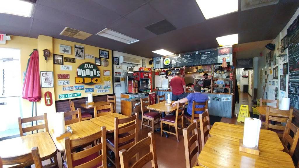 Big Woodys BBQ | restaurant | 1821 Zumbehl Rd, St Charles, MO 63303, USA | 6367244227 OR +1 636-724-4227