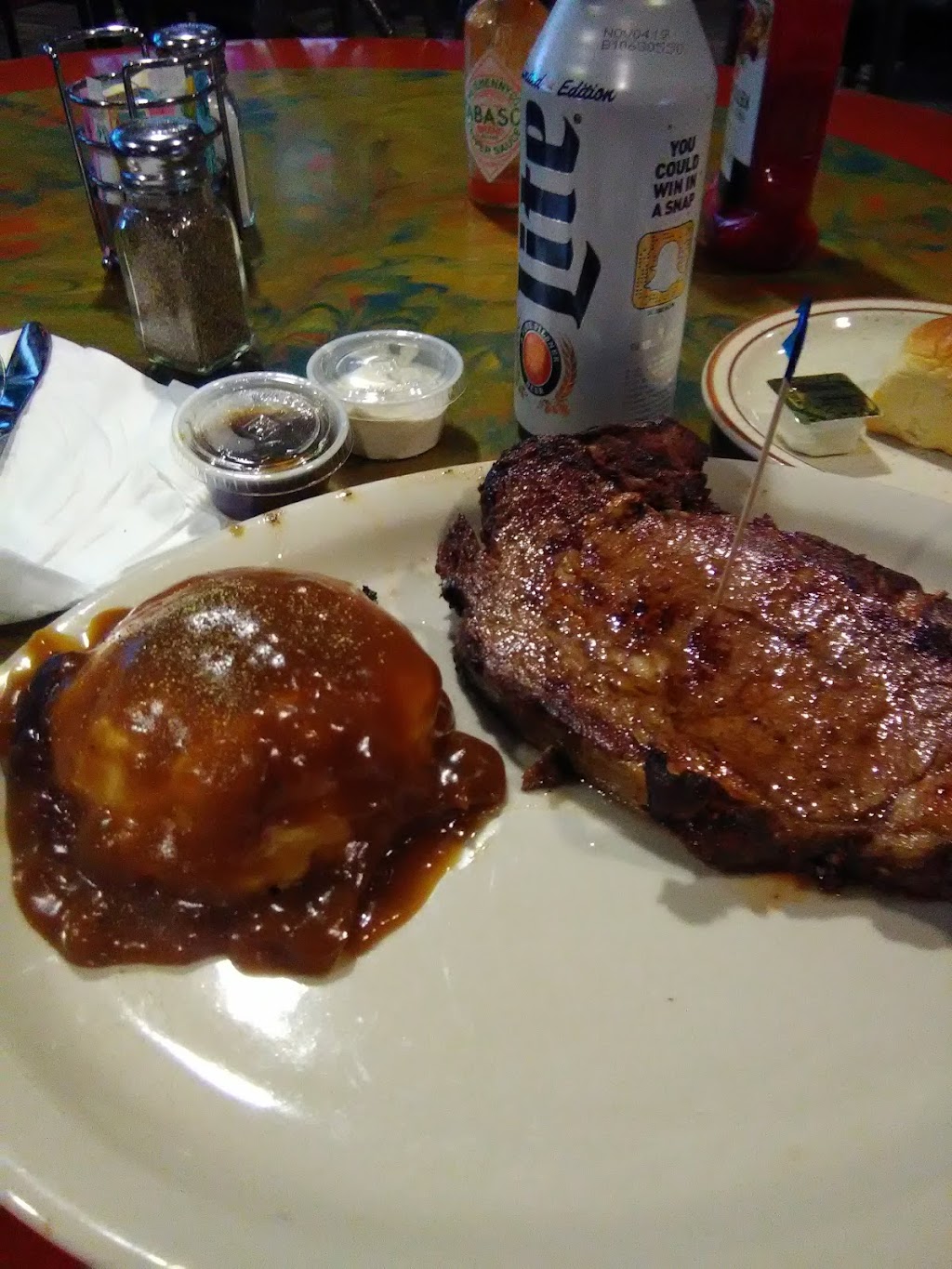 Sun Ray Bar & Grill | restaurant | 39 Rd 5568, Farmington, NM 87401, USA | 5055661231 OR +1 505-566-1231