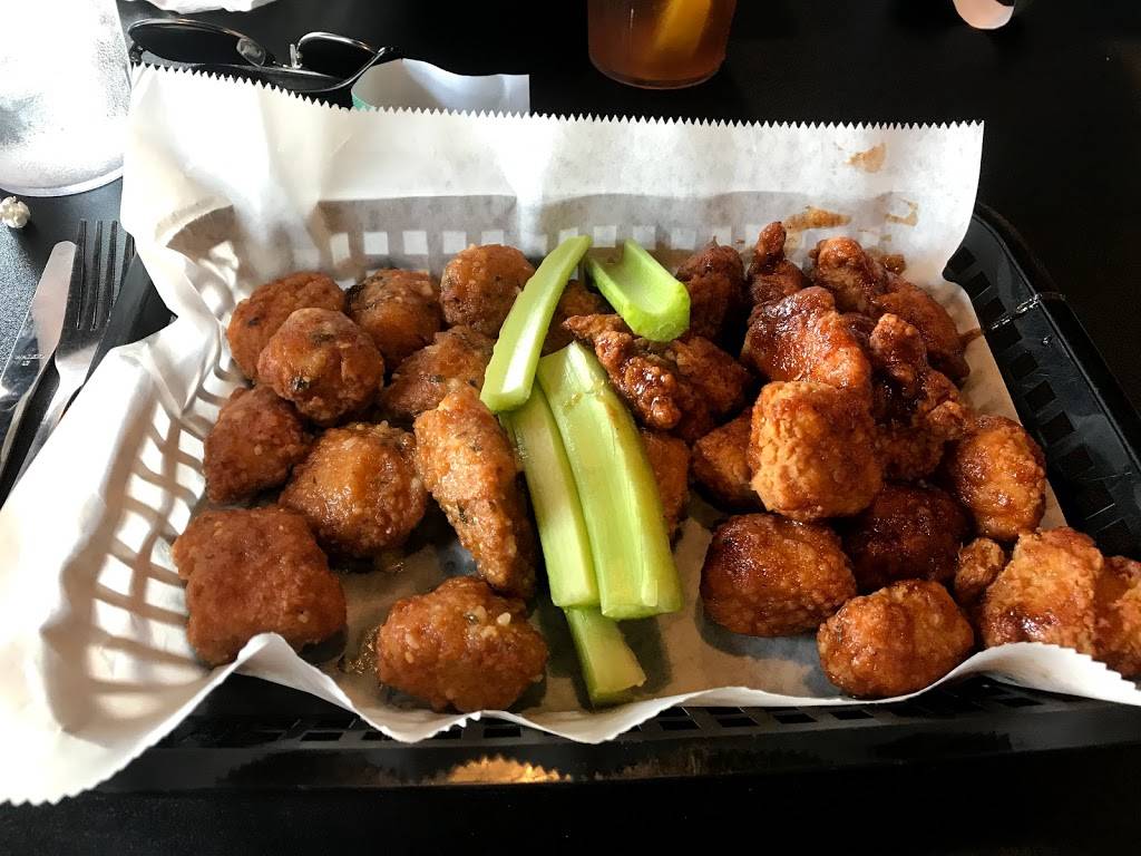 Arts Pub | restaurant | 809 E Kalamazoo St, Lansing, MI 48912, USA | 5179771033 OR +1 517-977-1033