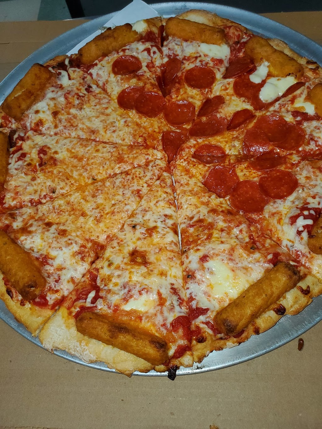 Dough Bros Pizza | restaurant | 25 Middle St, Bristol, CT 06010, USA | 8608455614 OR +1 860-845-5614