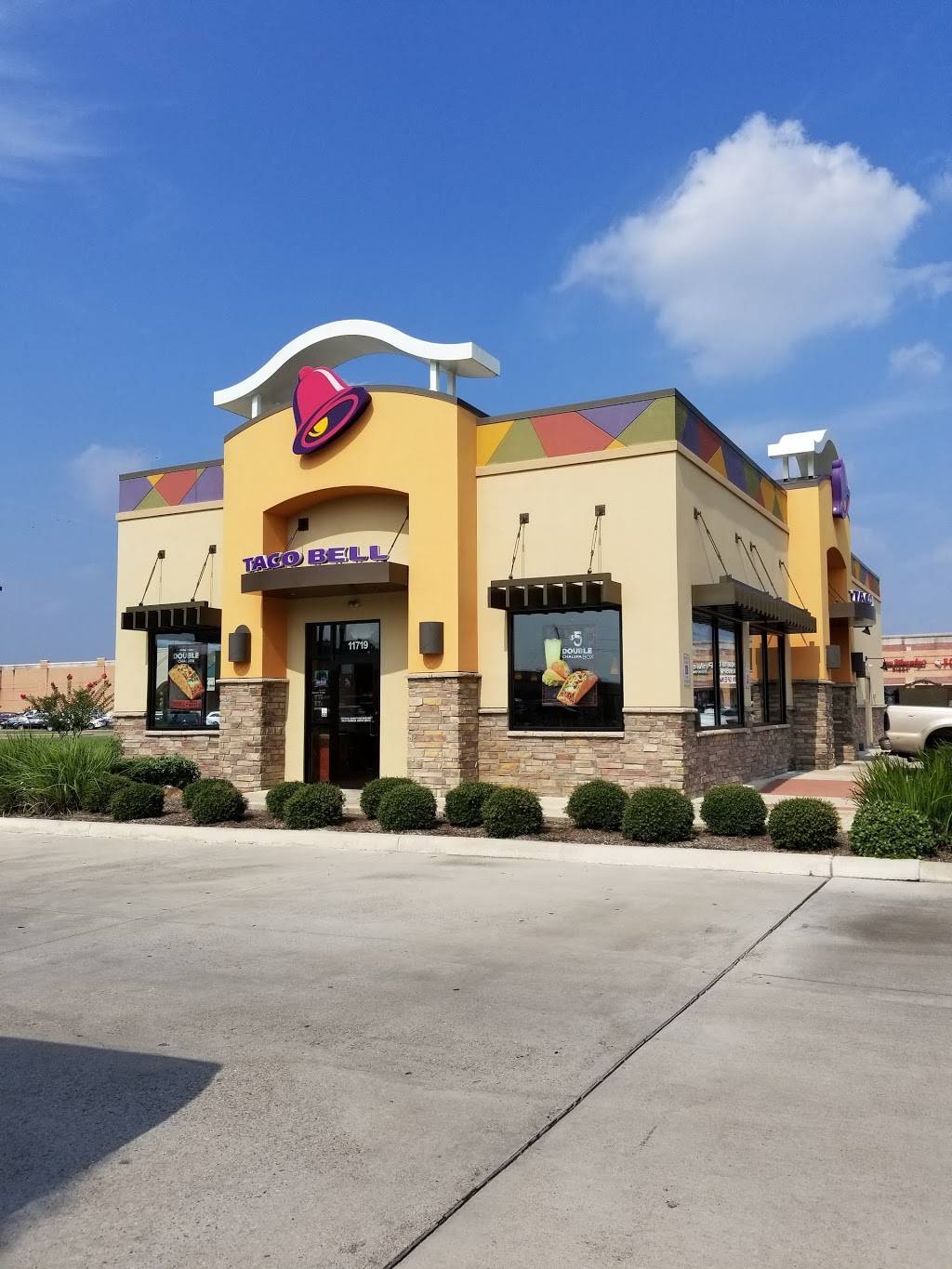 Taco Bell | meal takeaway | 11719 S Texas 6, Sugar Land, TX 77498, USA | 2814944684 OR +1 281-494-4684