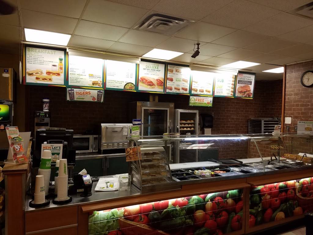 Subway Restaurants | restaurant | 38433 Grand River Ave, Farmington Hills, MI 48335, USA | 2484789777 OR +1 248-478-9777