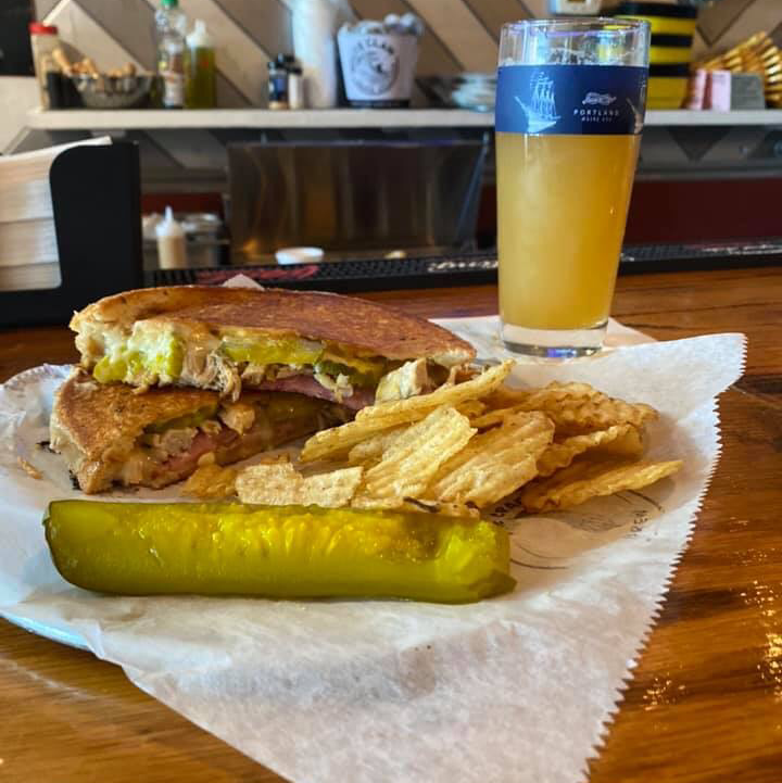 The Crafty Brew | restaurant | 3261 Tampa Rd, Palm Harbor, FL 34684, USA | 7272166894 OR +1 727-216-6894