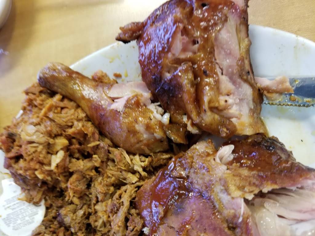 Bills Real Pit BBQ | restaurant | 5945 Frazeysburg Rd, Nashport, OH 43830, USA | 7405880888 OR +1 740-588-0888