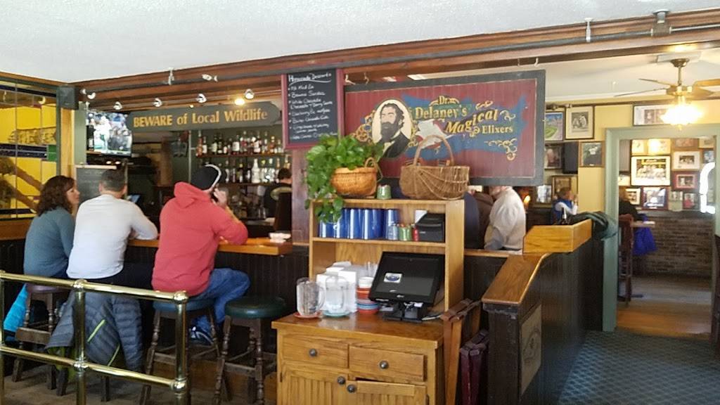 Delaneys Hole In the Wall | restaurant | 2966 White Mountain Hwy, North Conway, NH 03860, USA | 6033567776 OR +1 603-356-7776