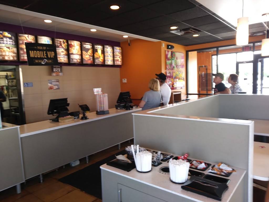 Taco Bell | meal takeaway | 3358 Douglas Ave, Racine, WI 53402, USA | 2626813881 OR +1 262-681-3881
