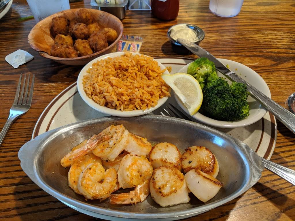 Hudsons Seafood House On The Docks | restaurant | 1 Hudson Rd, Hilton Head Island, SC 29926, USA | 8436812772 OR +1 843-681-2772