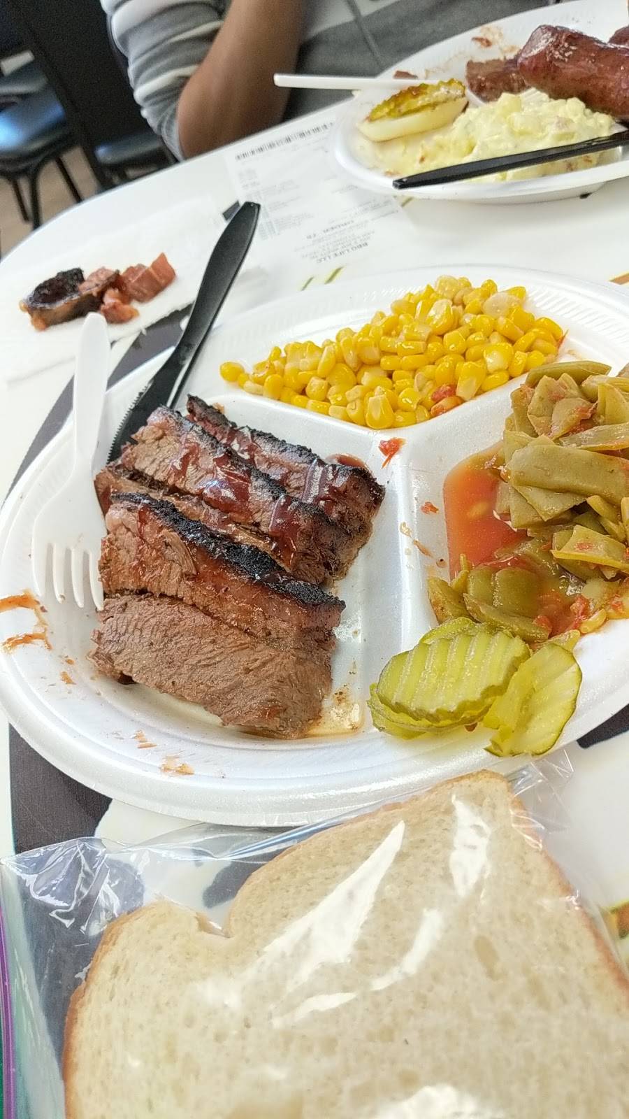 BBQLIFE By Chris | restaurant | 902 S WW White Rd, San Antonio, TX 78220, USA | 2103591511 OR +1 210-359-1511