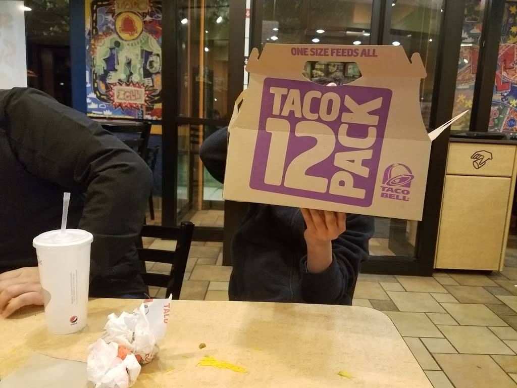 Taco Bell | meal takeaway | 1010 Summit St, Elgin, IL 60120, USA | 8476088226 OR +1 847-608-8226