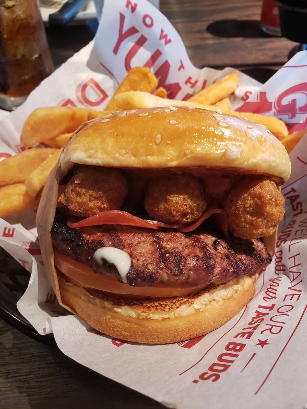 Red Robin Gourmet Burgers and Brews | restaurant | 35858 Detroit Rd, Avon, OH 44011, USA | 4409370260 OR +1 440-937-0260