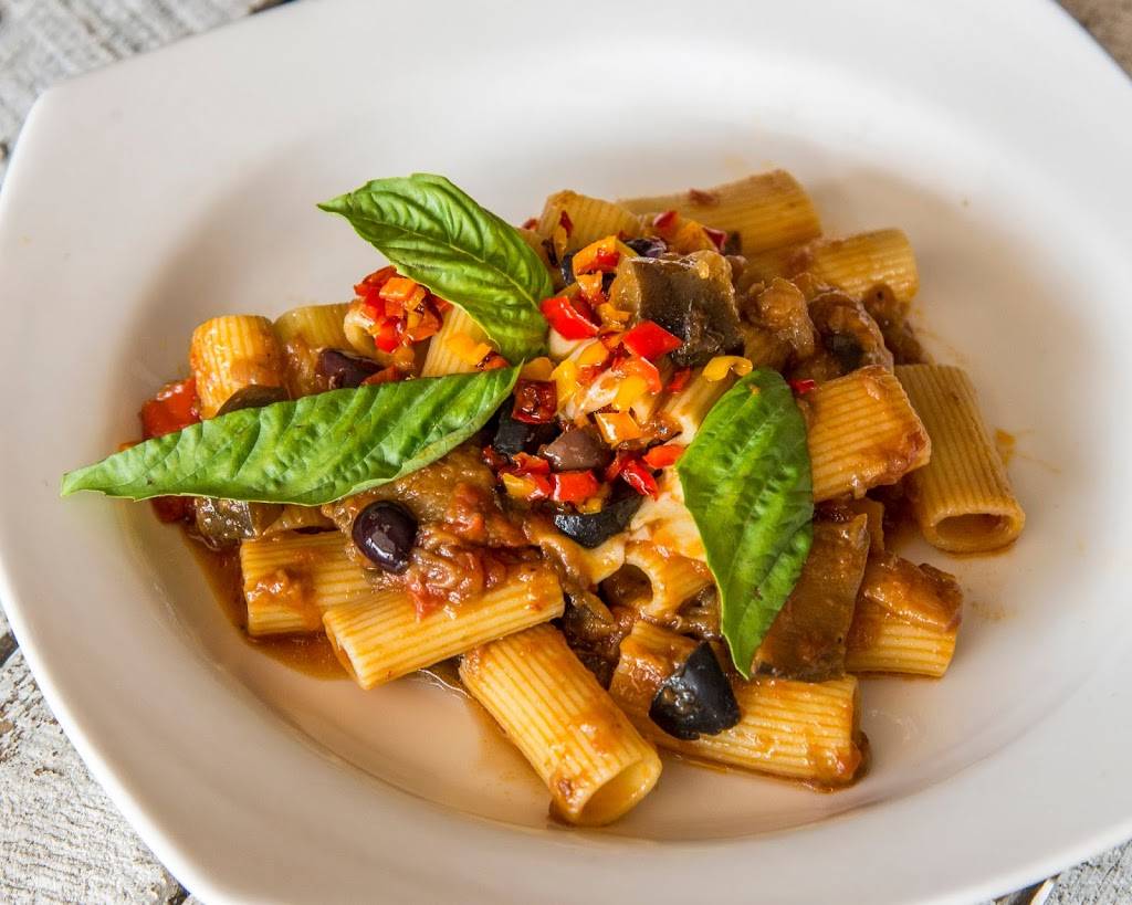 Pepperoni Chic | restaurant | 5111 Georgia Ave NW, Washington, DC 20011, USA | 2027583370 OR +1 202-758-3370