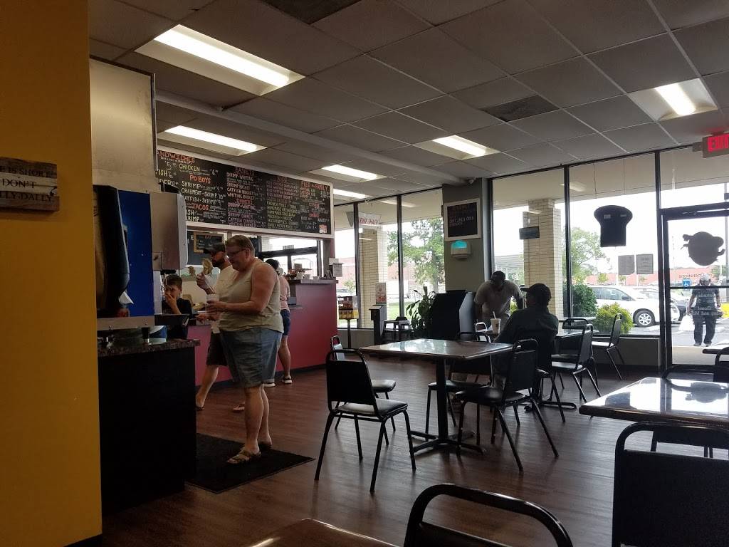 Skrimp Shack | restaurant | 605 Newmarket Dr N #28, Newport News, VA 23605, USA | 7578388124 OR +1 757-838-8124