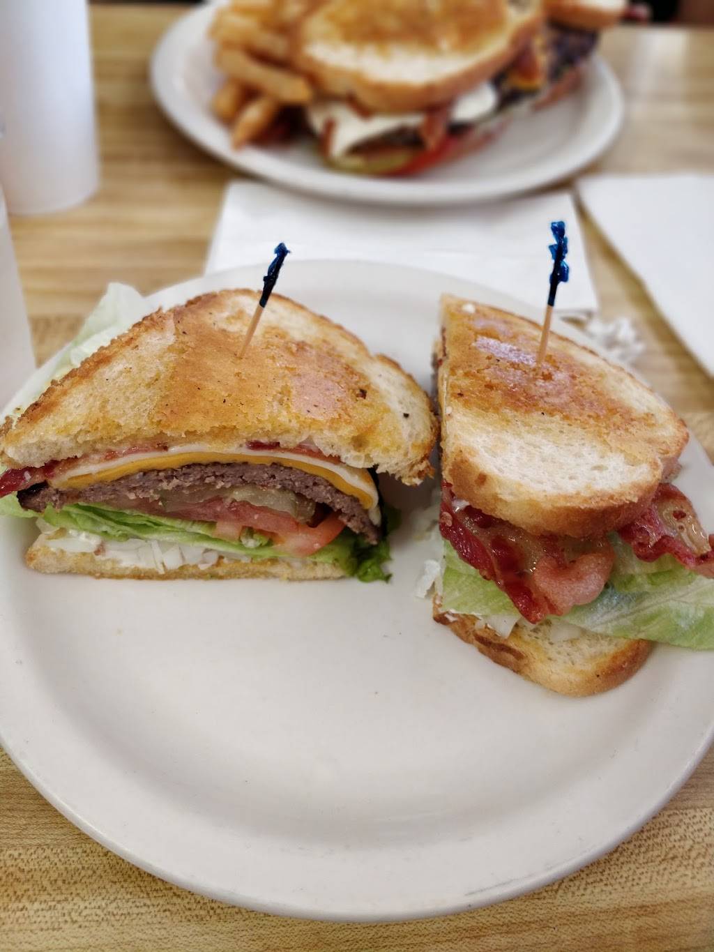 B & C Burgers | restaurant | 1868 N Placentia Ave, Placentia, CA 92870, USA | 7142235881 OR +1 714-223-5881