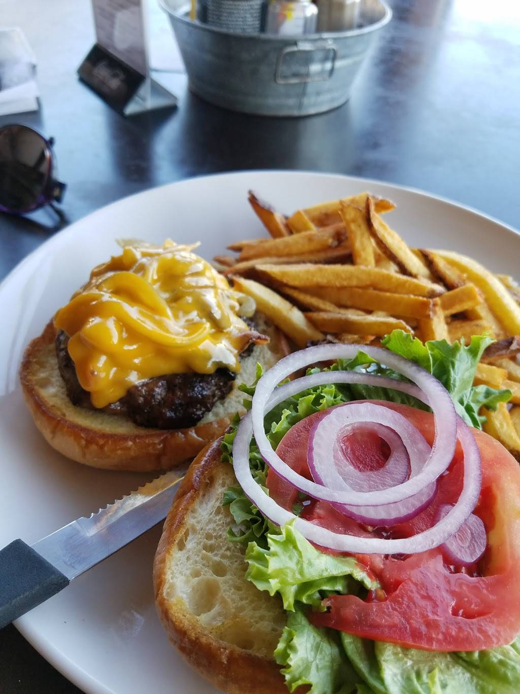 Captain Groovys Grill & Raw Bar | restaurant | 8101 Shore Dr, Norfolk, VA 23518, USA | 7579654667 OR +1 757-965-4667