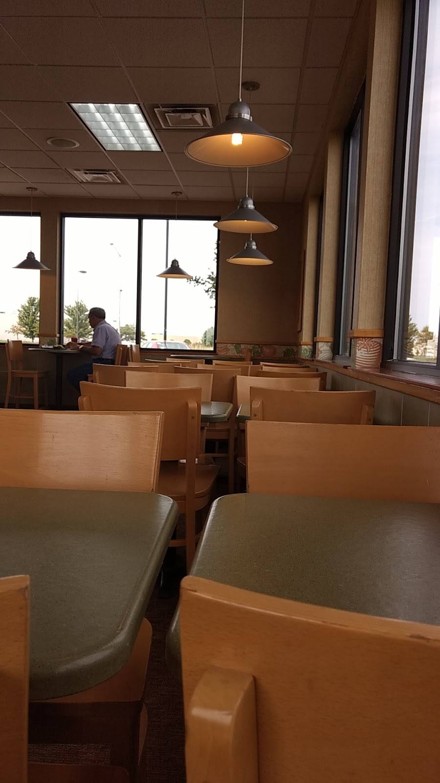 Wendys | restaurant | 27240 Crossroads Pkwy, Rossford, OH 43460, USA | 4198722552 OR +1 419-872-2552