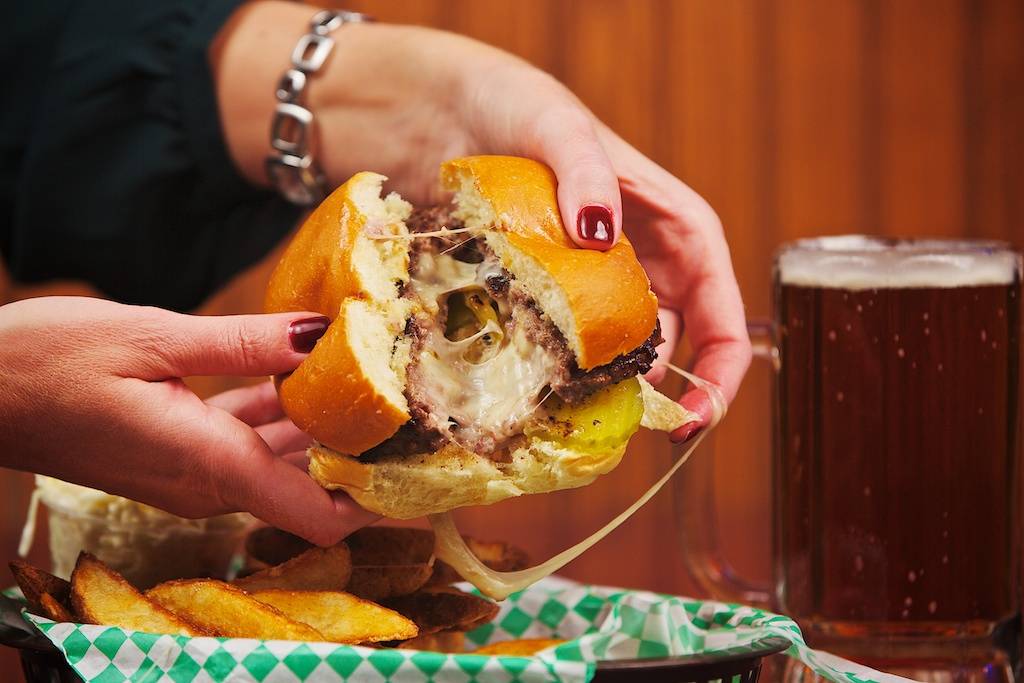 5-8 Grill & Tap | restaurant | 1741 S Robert St, West St Paul, MN 55118, USA | 6514565858 OR +1 651-456-5858