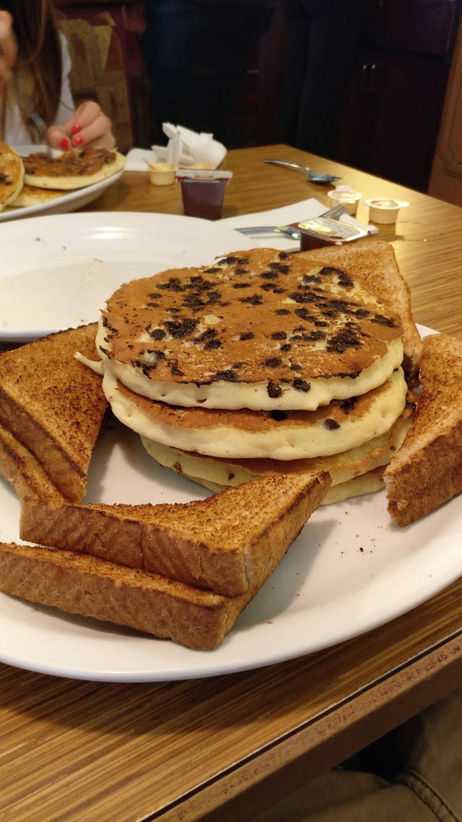 Country Boy Family Restaurant | restaurant | 5 Manitou Dr, Kitchener, ON N2C 2J6, Canada | 5198932120 OR +1 519-893-2120